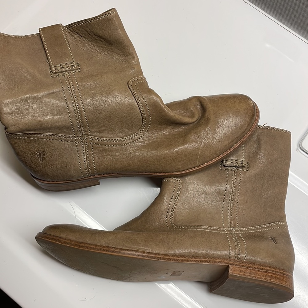No box but barley worn - true to size - Picture 2 of 2